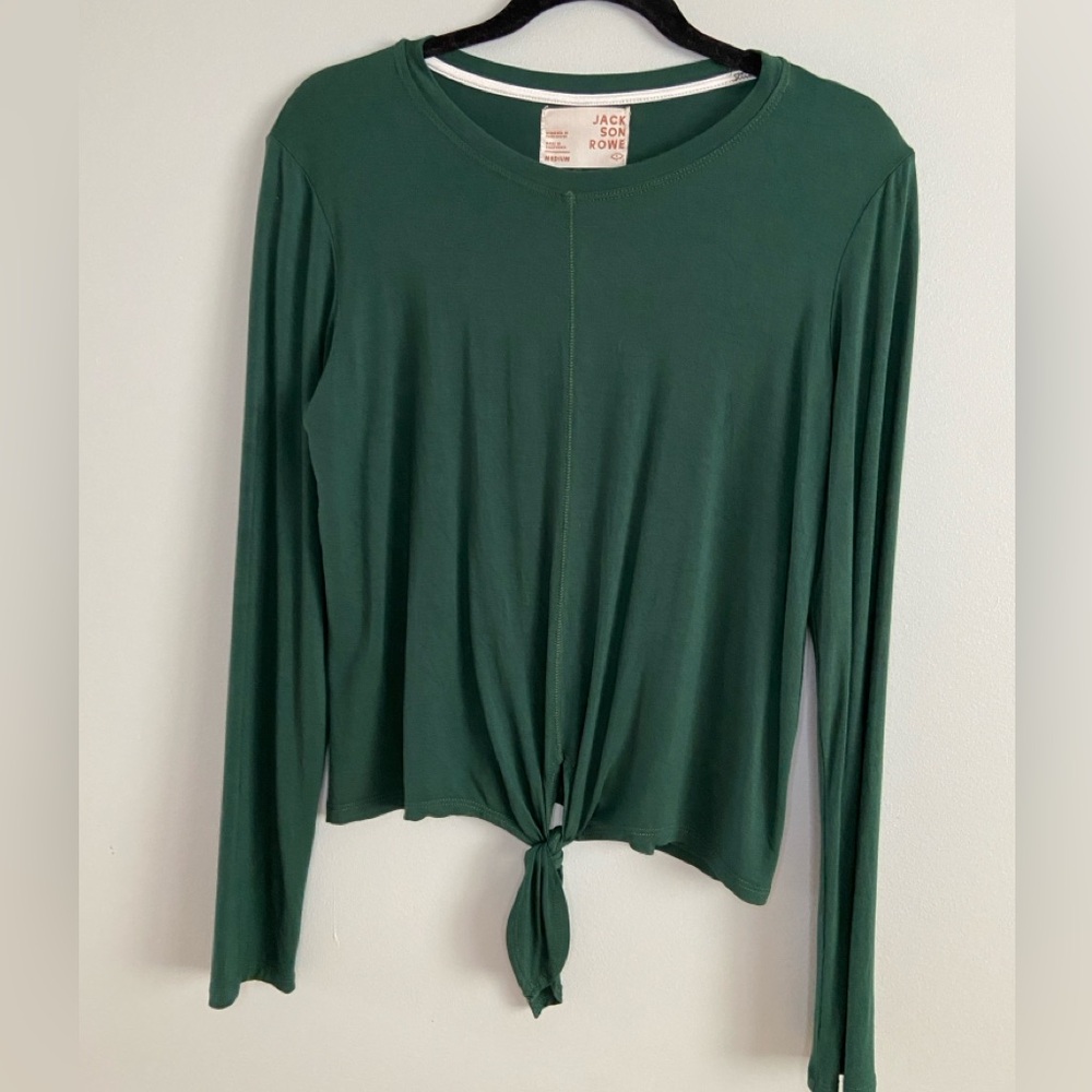 JACKSON ROWE 'The Rosebud Tee' in Forest Green Size M